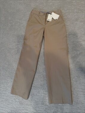 NWT- Aritzia Woman’s high rise wide leg chinos